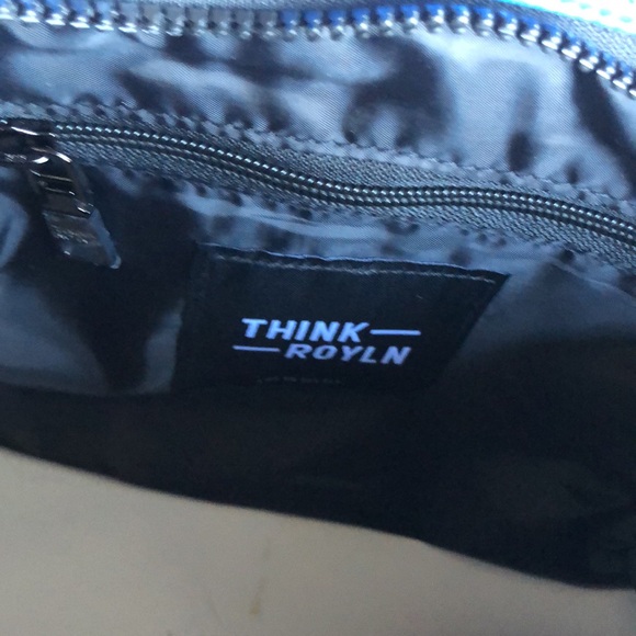 NWT THINK ROYLN Bank Street XL Crossbody w/ Matching Pouch & Fashion Strap - Picture 9 of 9